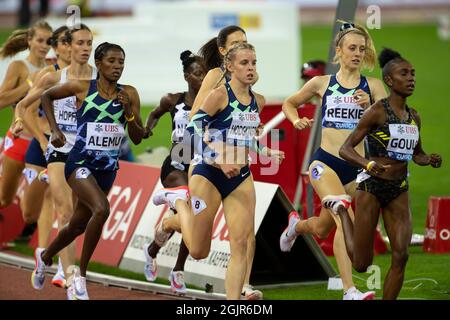 ZURIGO - SVIZZERA 9 SET 21: Keely Hodgkinson e Jemma Reekie (GBR) gareggiano negli 800m alla finale della Wanda Diamond League al Letzigrund Stadi Foto Stock