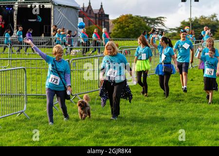 Arley Hall & Gardens, Warrington, Cheshire, Regno Unito. 11 Settembre 2021. 5k Sunset Walk per raccogliere soldi per San Rocco, l'Hospice locale per le persone a cui è stata diagnosticata una malattia che limita la vita Credit: John Hopkins/Alamy Live News Foto Stock