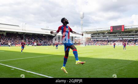 LONDRA, INGHILTERRA - SETTEMBRE 11: Odsonne Édouard del Crystal Palace festeggia dopo aver segnato il suo 2° gol durante la partita della Premier League tra Crista Foto Stock