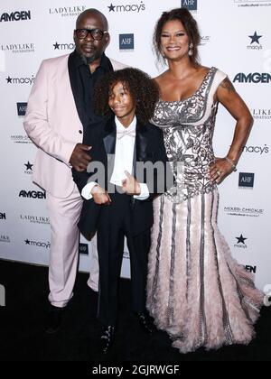 BEVERLY HILLS, LOS ANGELES, CALIFORNIA, USA - SETTEMBRE 11: Il cantante Bobby Brown, il figlio Cassius Brown e la moglie/produttore Alicia Etheredge-Brown arrivano al dodicesimo annuale Ladylike Foundation Women of Excellence Awards and Fashion Show tenutosi al Beverly Hilton Hotel il 11 settembre 2021 a Beverly Hills, Los Angeles, California, Stati Uniti. (Foto di Xavier Collin/Image Press Agency) Foto Stock