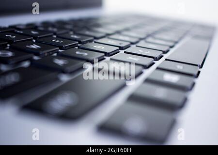 Primo piano in bianco e nero della tastiera del notebook Foto Stock