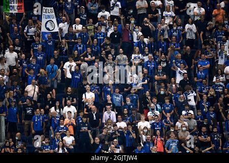 Bergamo, Italia. 11 settembre 2021. Gli appassionati di Atalanta BC mostrano il loro sostegno prima della Serie A partita di calcio tra Atalanta BC e ACF Fiorentina. Credit: Nicolò campo/Alamy Live News Foto Stock