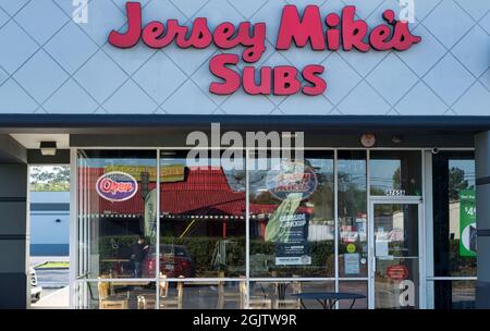 Houston, Texas USA 03-26-2021: Esterni di Jersey Mike's Subs a Houston, Texas. Catena di sandwich sottomarini americana fondata nel 1956. Foto Stock