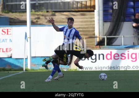 HARTLEPOOL, REGNO UNITO. L'11 SETTEMBRE, Neill Byrne, Hartlepool United, fouls Aaron Collins di Bristol Rovers durante la partita della Sky Bet League 2 tra Hartlepool United e Bristol Rovers a Victoria Park, Hartlepool sabato 11 settembre 2021. (Credit: Mark Fletcher | MI News) Credit: MI News & Sport /Alamy Live News Credit: MI News & Sport /Alamy Live News Foto Stock