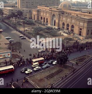 PLAZA EL TAHRIR MUSEO DE ANTIGUEDADES EGIPCIAS INAGURADO EN 1902. - FOTO AÑOS 70. Autore: DOURGRION MARCEL. Ubicazione: MUSEO EGIZIO. KAIRO. EGITTO. Foto Stock