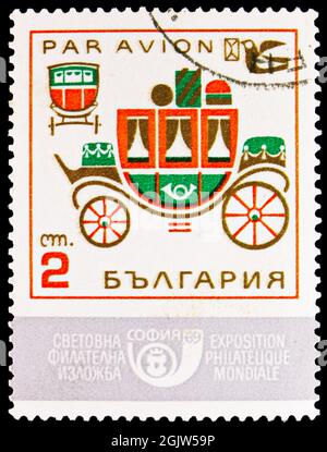 MOSCA, RUSSIA - 20 GIUGNO 2021: Francobollo stampato in Bulgaria mostra Postal Coach, International Stamp Exhibition 'SOFIA 1969', circa 1969 Foto Stock