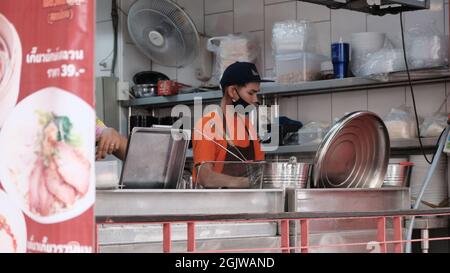 Ristorante Cook su Charoen Krung Road a Chinatown Bangkok Thailandia Foto Stock