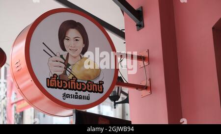 Ristorante sulla Charoen Krung Road a Chinatown Bangkok Thailandia Foto Stock