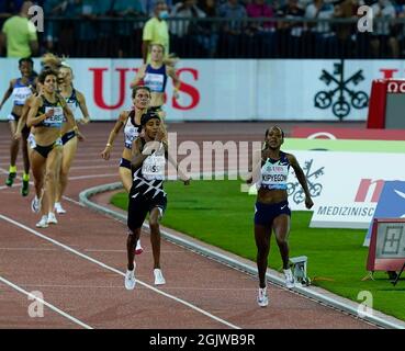 Zurigo, 09 set 2021 1500m Sifan Hassan (L) Faith Kipyegon visto in azione durante la Wanda Diamond League allo Stadio Litzigrund Zurigo Svizzera Foto Stock