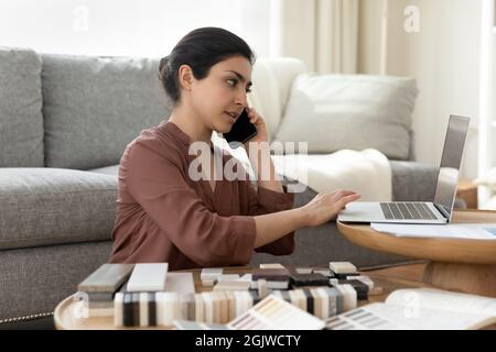 Giovane donna biraciale esperto di interni designer decoratore lavoro da casa Foto Stock