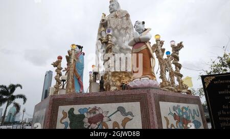 Santuario buddista gli dei cinesi lungo il fiume Chao Phraya Chinatown Bangkok Thailandia Foto Stock