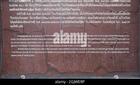 Billboard Sign Travel Information for Peiing School Area Chinatown Bangkok Thailandia Foto Stock