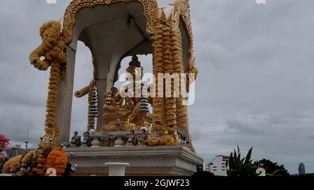 Santuario buddista gli dei cinesi lungo il fiume Chao Phraya Chinatown Bangkok Thailandia Foto Stock