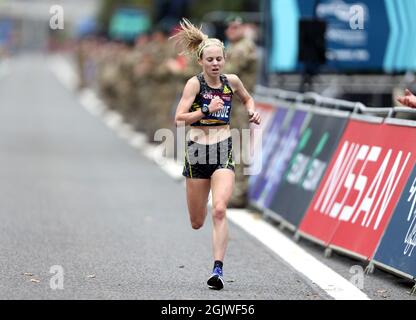 La Gran Bretagna Charlotte Purdue finisce terzo nella gara Women's Elite durante la Great North Run 2021, in collaborazione con Exprestest, a Newcastle. Data foto: Domenica 12 settembre 2021. Foto Stock