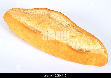 Pane fresco cotto nutriente e dorato isolato su sfondo bianco Foto Stock