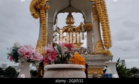 Santuario buddista gli dei cinesi lungo il fiume Chao Phraya Chinatown Bangkok Thailandia Foto Stock