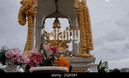 Santuario buddista gli dei cinesi lungo il fiume Chao Phraya Chinatown Bangkok Thailandia Foto Stock