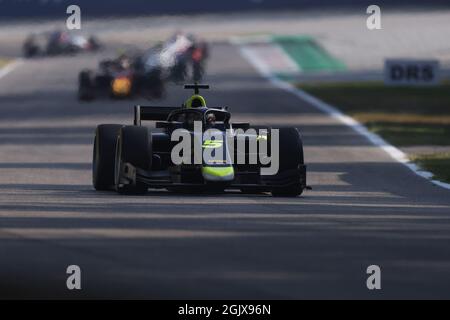 Monza, Italia. 12 settembre 2021. 05 Ticktum Dan (gbr), Carlin, Dallara F2, in azione durante il 5° round del Campionato FIA di Formula 2 2021 dal 9 al 12 settembre 2021 sull'Autodromo Nazionale di Monza, a Monza, Italia Credit: Independent Photo Agency/Alamy Live News Foto Stock