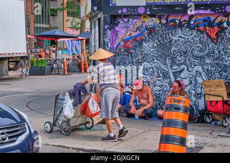 Kensington è un quartiere multiculturale nel centro di Toronto Ontario. Designato un sito storico nazionale è meglio conosciuto per i suoi negozi eclettici A. Foto Stock