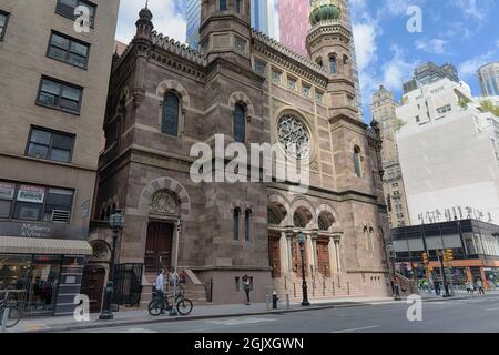 Central Synagogue, 652 Lexington Avenue, è un punto di riferimento di Midtown Manhattan. Fu costruito nel 1872, progettato da Henry Fernbach in stile moresco rivivale. Foto Stock