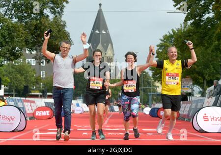 Amburgo, Germania. 12 settembre 2021. Atletica: Maratona: Maratona al traguardo. Credit: Michael Schwartz/dpa/Alamy Live News Foto Stock