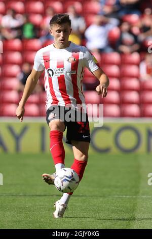 SUNDERLAND, REGNO UNITO. 11 SETTEMBRE Dan Neil di Sunderland in azione durante la partita della Sky Bet League 1 tra Sunderland e Accrington Stanley allo Stadium of Light di Sunderland sabato 11 settembre 2021. (Credit: Will Matthews | MI News) Foto Stock