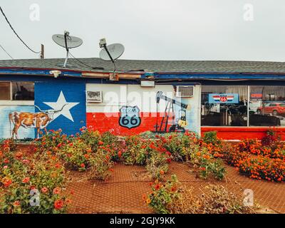 Colorato murale della Route 66 Motel a Shamrock, Texas Foto Stock