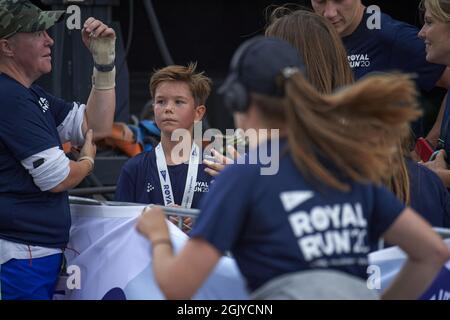 Il Principe Vincent allietava i partecipanti al traguardo della Royal Run di Copenhagen. Danimarca il 12 settembre 2021. Crown Prince Children Run Royal Run a Copenhagen. Disposizione di esercitazione/corsa Royal Run era appena supposto essere una celebrazione per il cinquantesimo compleanno del principe ereditario Frederik (2018) ma da allora è diventato un evento annuale che fa appello a migliaia di danesi. Foto di Stefan Lindblom/Stella Pictures/ABACAPRESS.COM Foto Stock