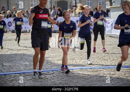 La Principessa Josephine gestisce la corsa Roal (1 miglio Inglese) Family Event a Copenhagen. Danimarca il 12 settembre 2021. Crown Prince Children Run Royal Run a Copenhagen. Disposizione di esercitazione/corsa Royal Run era appena supposto essere una celebrazione per il cinquantesimo compleanno del principe ereditario Frederik (2018) ma da allora è diventato un evento annuale che fa appello a migliaia di danesi. Foto di Stefan Lindblom/Stella Pictures/ABACAPRESS.COM Foto Stock