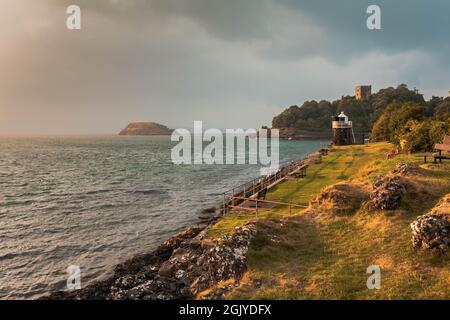 Dunollie Castle e Maiden Island. Oban, Argyll e Bute, Scozia Foto Stock