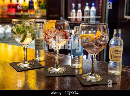 Una selezione di Gin & Tonics disponibile sul Copper Bar al Penventon Park Hotel a Redruth, Cornovaglia Foto Stock