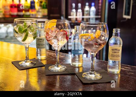 Una selezione di Gin & Tonics disponibile sul Copper Bar al Penventon Park Hotel a Redruth, Cornovaglia Foto Stock
