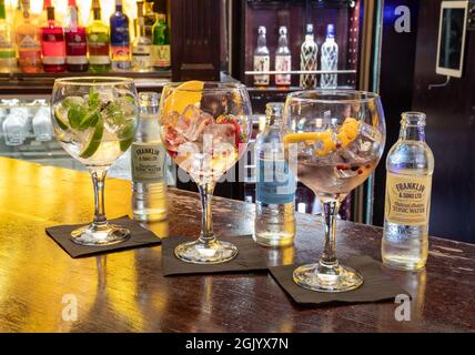 Una selezione di Gin & Tonics disponibile sul Copper Bar al Penventon Park Hotel a Redruth, Cornovaglia Foto Stock