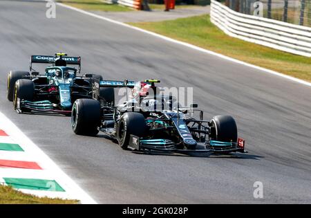 Monza, Italia. 12 settembre 2021. #77 Valtteri Bottas (fin, Mercedes AMG Petronas F1 Team), #5 Sebastian Vettel (GER, Aston Martin Cognizant F1 Team), Gran Premio d'Italia di F1 all'Autodromo Nazionale di Monza il 12 settembre 2021 a Monza, Italia. (Foto di HOCH ZWEI) Credit: dpa/Alamy Live News Foto Stock