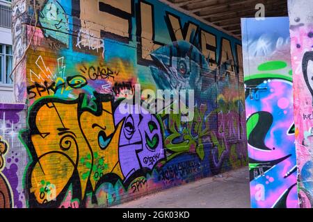 Grfitti Alley si trova all'interno del quartiere della moda nel centro di Toronto, Ontario. A tre isolati dalla Spadina Avenue a sud della Queen Stree Foto Stock