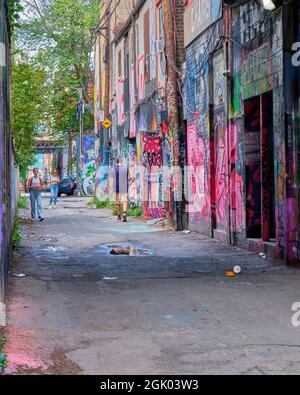 Grfitti Alley si trova all'interno del quartiere della moda nel centro di Toronto, Ontario. A tre isolati dalla Spadina Avenue a sud della Queen Stree Foto Stock