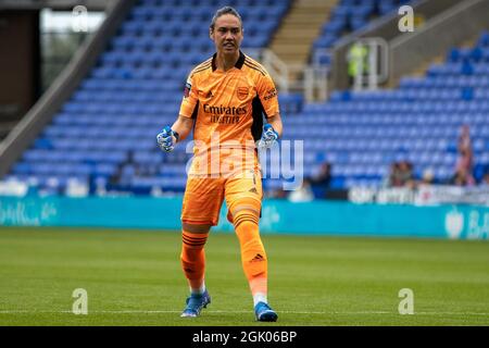 Manuela Zinsberger Goalkeeper (1 Arsenal) celebrazione dopo arsenali terzo gol durante il Barclays fa Womens Super League gioco tra Reading e Arsenal a Select Car Leasing Stadium Reading, Inghilterra. Foto Stock