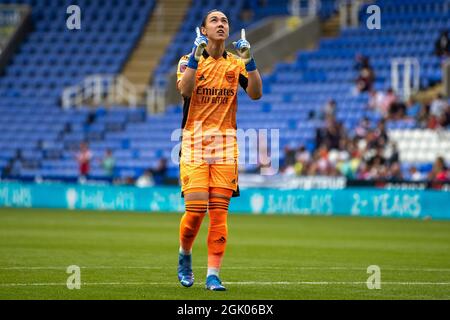 Manuela Zinsberger Goalkeeper (1 Arsenal) celebrazione dopo arsenali terzo gol durante il Barclays fa Womens Super League gioco tra Reading e Arsenal a Select Car Leasing Stadium Reading, Inghilterra. Foto Stock