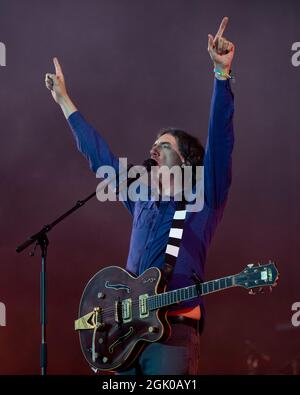 Glasgow, Regno Unito. 12 settembre 2021. NELLA FOTO: Gary Lightbody, frontman, cantante e chitarrista della band, Snow Patrol, ha visto suonare sul palco principale a una folla impanata al Glasgow Green al TRNSMT 2021 l'ultimo giorno del festival di musica dal vivo. Credit: Colin Fisher/Alamy Live News Foto Stock