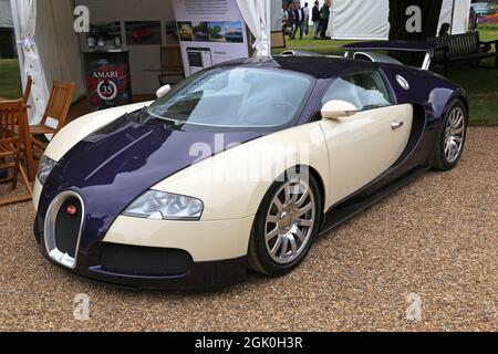 Bugatti Veyron, Amari, Trade Stand, Concours of Elegance 2021, Hampton Court Palace, Londra, Regno Unito, Europa Foto Stock