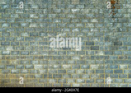 Una parete da lavoro a blocchi blu e grigia Foto Stock