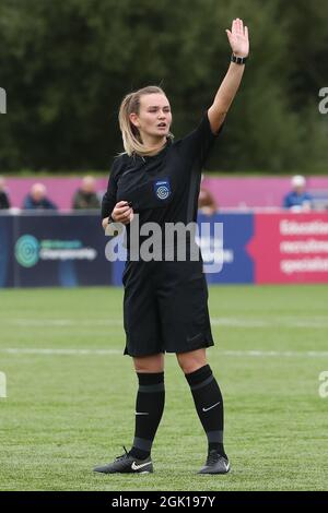 DURHAM CITY, UK SEPT 12trh Match arbitro Abby Dearden durante la partita fa Women's Championship tra Durham Women FC e Charlton Athletic al Maiden Castle, Durham City domenica 12 settembre 2021. (Credit: Mark Fletcher | MI News) Credit: MI News & Sport /Alamy Live News Foto Stock