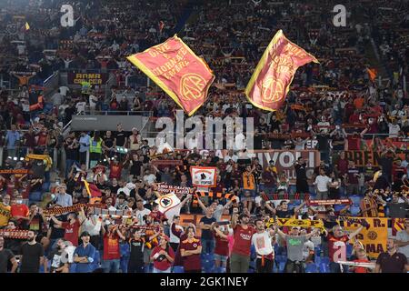 Stadio Olimpico, Roma, Italia. 12 settembre 2021. Serie A campionato di calcio, COME Roma contro US Sassulo ; i sostenitori di Roma Credit: Action Plus Sports/Alamy Live News Foto Stock