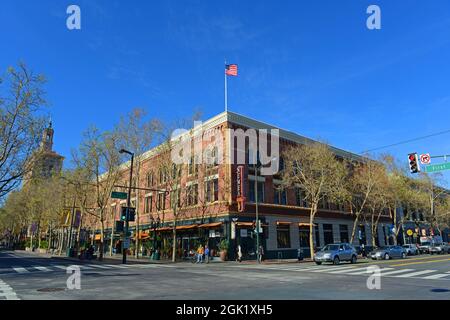 San Jose città centro. Storico edificio commerciale all'intersezione di San Fernando Street e 1st Street, San Jose, California CA, USA. Foto Stock