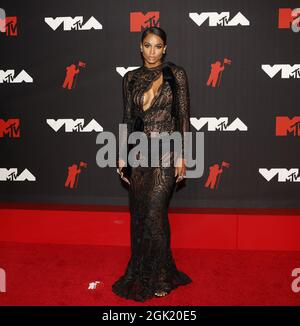 New York, Stati Uniti. 12 settembre 2021. Ciara arriva sul tappeto rosso al 38° MTV Video Music Awards al Barclays Center di New York, domenica 12 settembre 2021. Foto di John Angelillo/UPI Credit: UPI/Alamy Live News Foto Stock