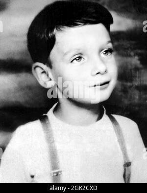 1949 c.. , New York , USA : il celebre cantante , compositore e produttore americano BARRY MANILOW ( nato il 17 giugno 1943 ), quando era un ragazzo di 6 anni . Fotografo sconosciuto. - STORIA - FOTO STORICHE - personalità da bambino bambini da giovane - personalità quando era giovane - INFANZIA - INFANZIA - BAMBINO - BAMBINI - BAMBINI - BAMBINI - musica pop - MUSICA - cantante - COMPOSITORE - ATTORE - ATTORE --- ARCHIVIO GBB Foto Stock