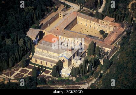 FRANCIA. AUDE (11) L'ABBAZIA DI FONFROIDE, IN STILE GOTICO, DOVE IL LEGATO PAPALE SONO STATI UCCISI DAI CATARI. VISTA AEREA Foto Stock