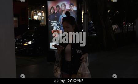 Billboard Artwork on Orchard Road Singapore at Late Night Documentary Foto Stock