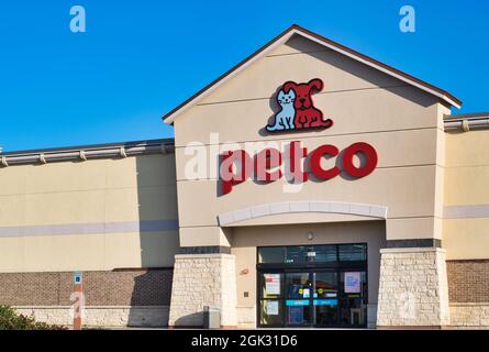 Houston, Texas USA 10-18-2019: Negozio Petco Animal Supplies a Houston, Texas. Fondata nel 1965, è uno dei più grandi negozi di articoli per animali domestici degli Stati Uniti Foto Stock