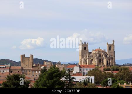 FRANCIA (AUDE) NARBONNE. LA CATTEDRALE SAINT JUST E IL PALAIS DES ARCHEVEQUES. Foto Stock